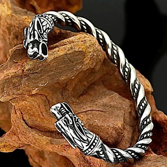 STAINLESS STEEL VIKING WOLF BRACELET SILVER ARM BAND CUFF BANGLE - Picture 1 of 9